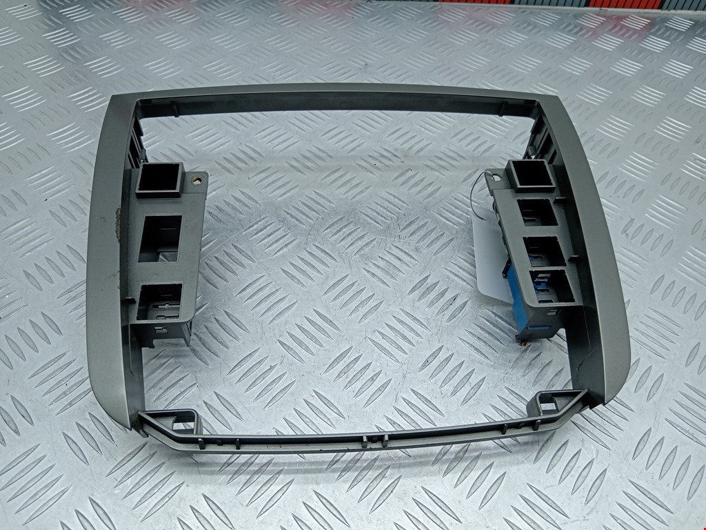 Рамка под магнитолу (под панель управления отопителем) Opel Omega B (1994-2004)