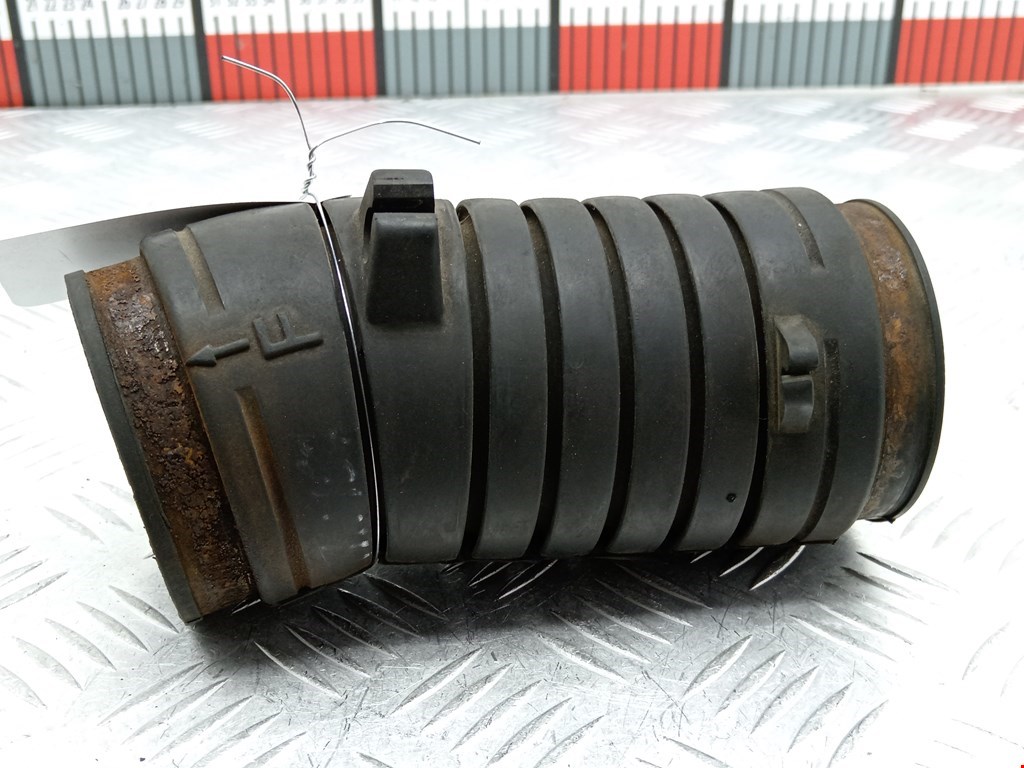 Патрубок воздушного фильтра VOLKSWAGEN Transporter T4 1990-2003