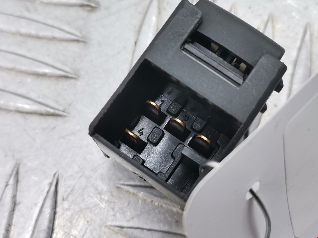 Кнопка стеклоподъемника SKODA Octavia A4 1U- 1997-2010