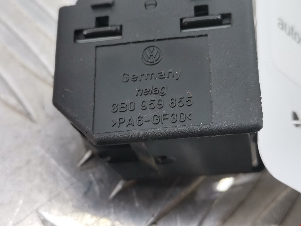 Кнопка стеклоподъемника SKODA Octavia A4 1U- 1997-2010