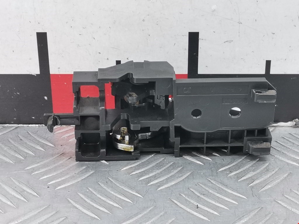 Ручка дверная задняя внутренняя правая TOYOTA Corolla E120 2001-2006