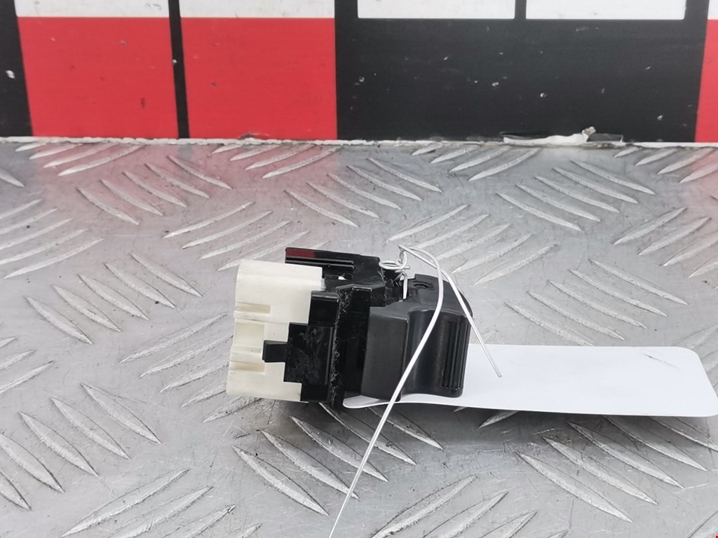 Кнопка стеклоподъемника TOYOTA Prius II XW20 2003-2012