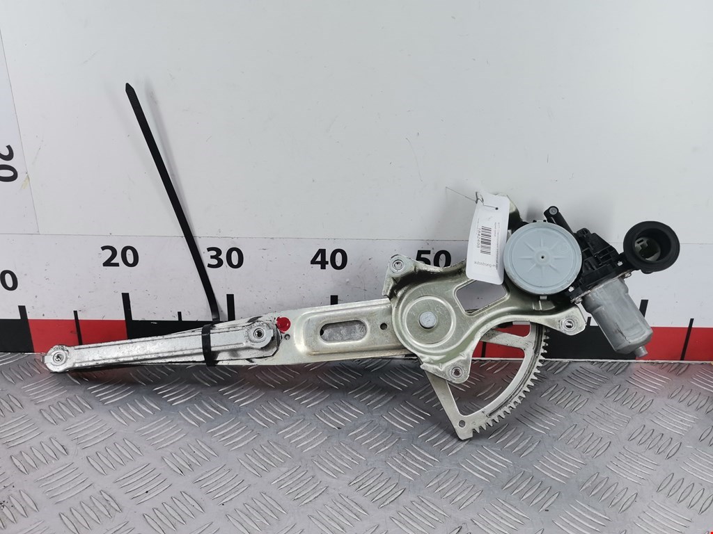 Стеклоподъемник задний правый TOYOTA Prius II XW20 2003-2012