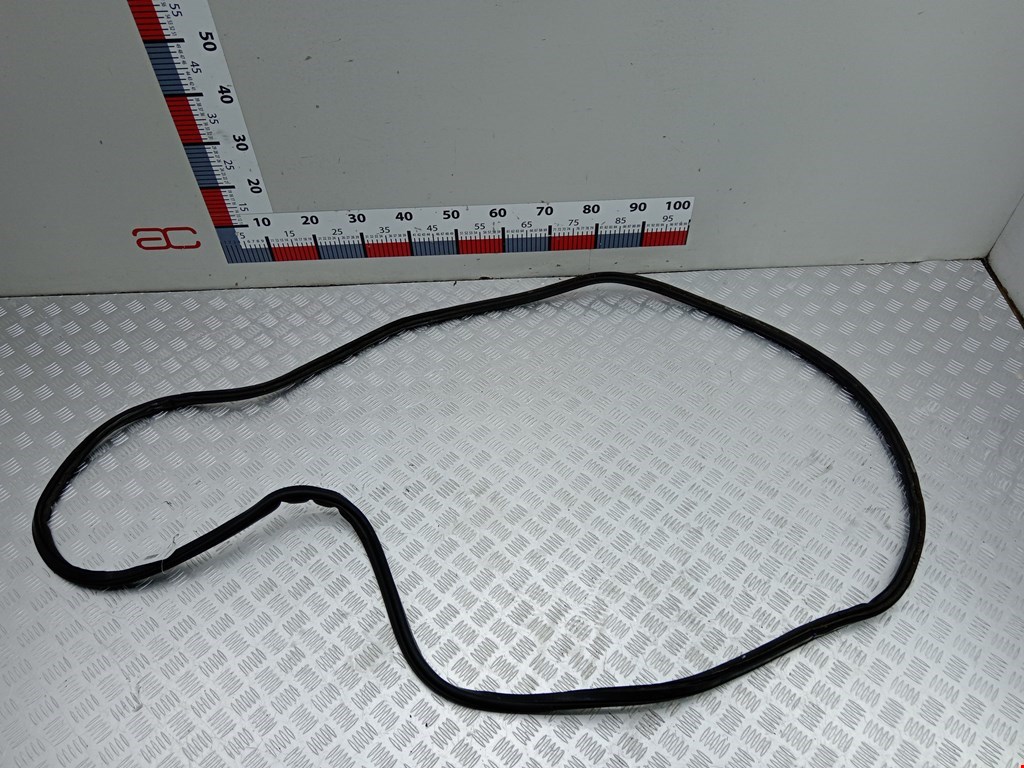 Уплотнитель (наружный) SKODA Superb 2008-2015