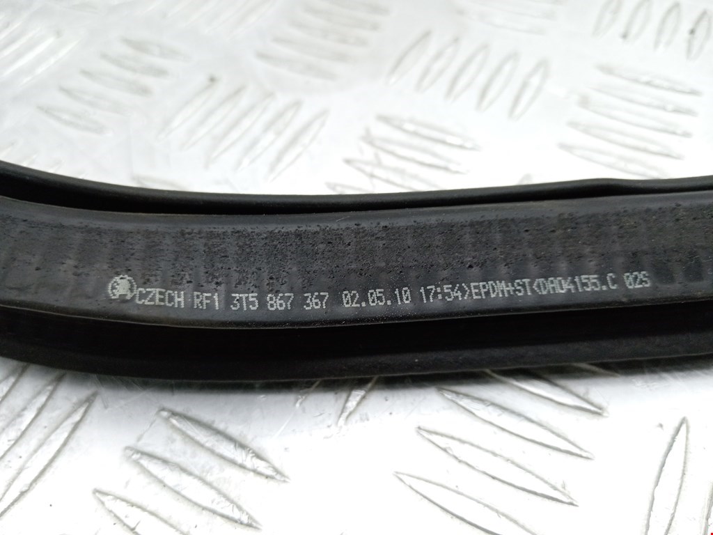 Уплотнитель двери SKODA Superb 2008-2015