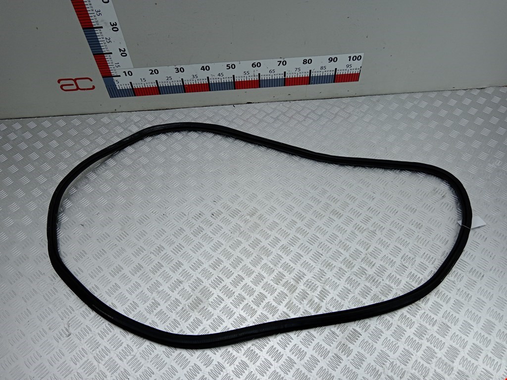 Уплотнитель двери SKODA Superb 2008-2015