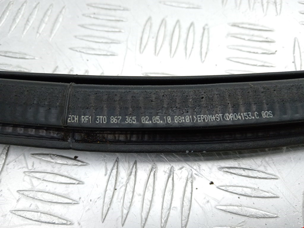 Уплотнитель двери SKODA Superb 2008-2015