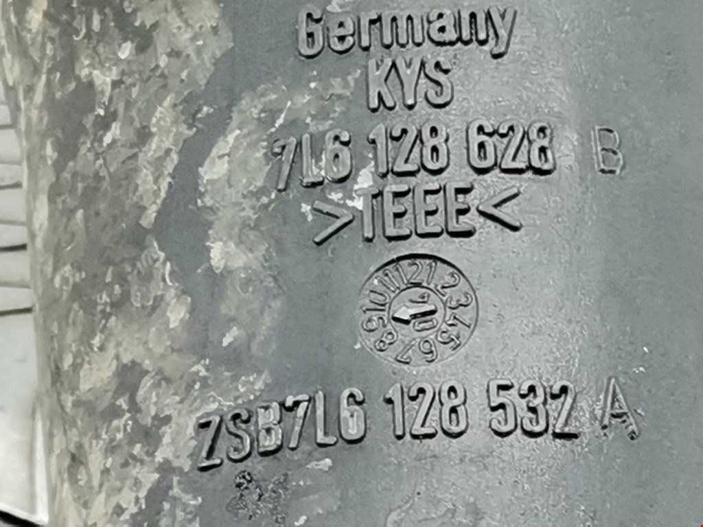 Патрубок воздушного фильтра VOLKSWAGEN Touareg 2002-2010