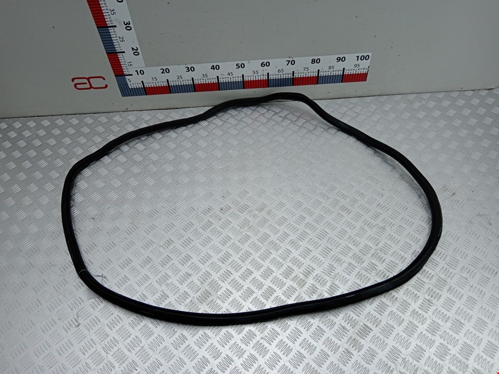 Уплотнитель двери SKODA Superb 2008-2015