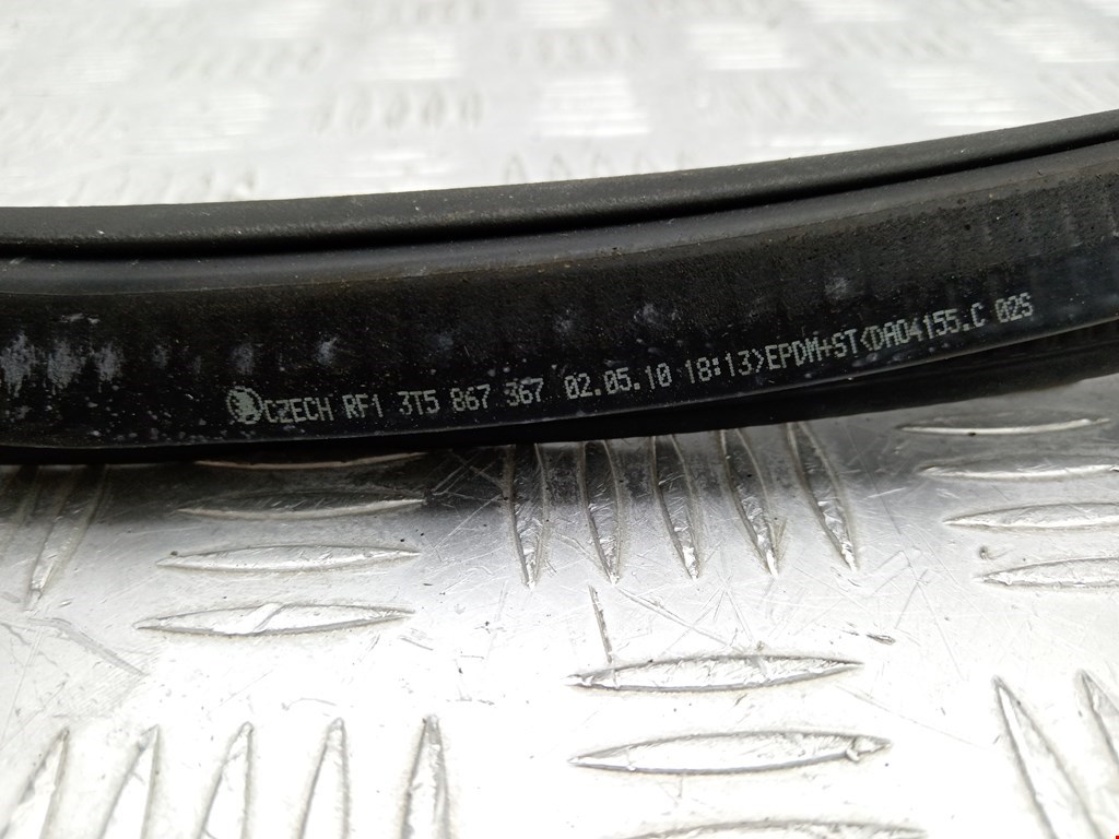 Уплотнитель двери SKODA Superb 2008-2015