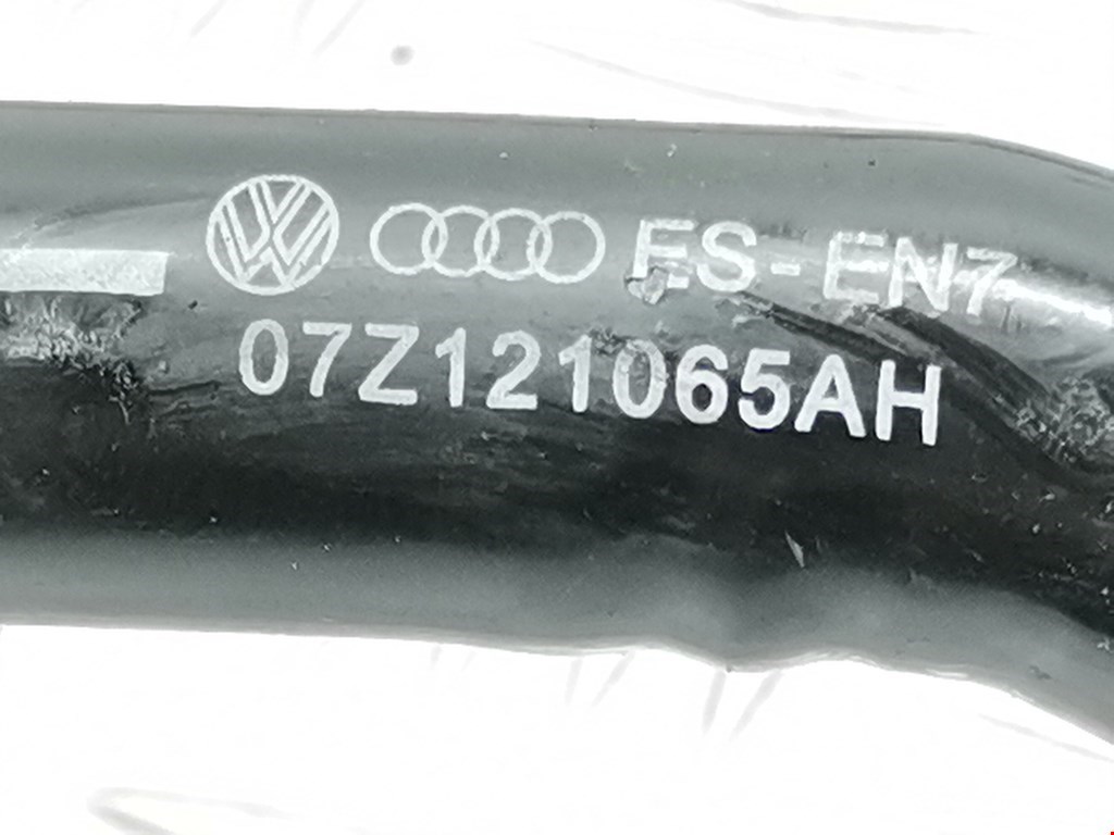 Патрубок VOLKSWAGEN Touareg 2002-2010