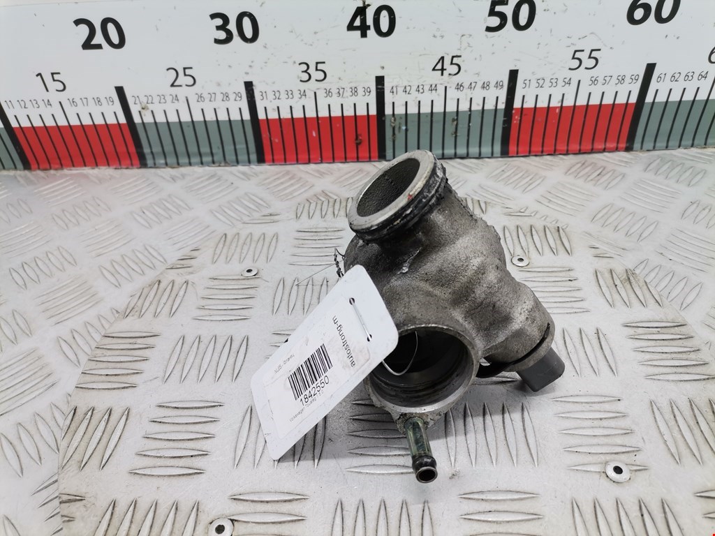 Фланец (штуцер системы охлаждения тройник) Volkswagen Touareg 1 (2002-2010)