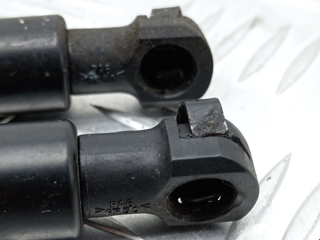 Амортизатор крышки (двери) багажника CHEVROLET Spark 2010-2015