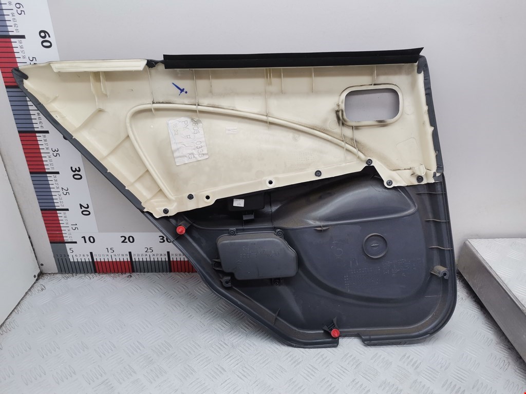Обшивка двери задняя правая NISSAN Almera N16 2000-2006