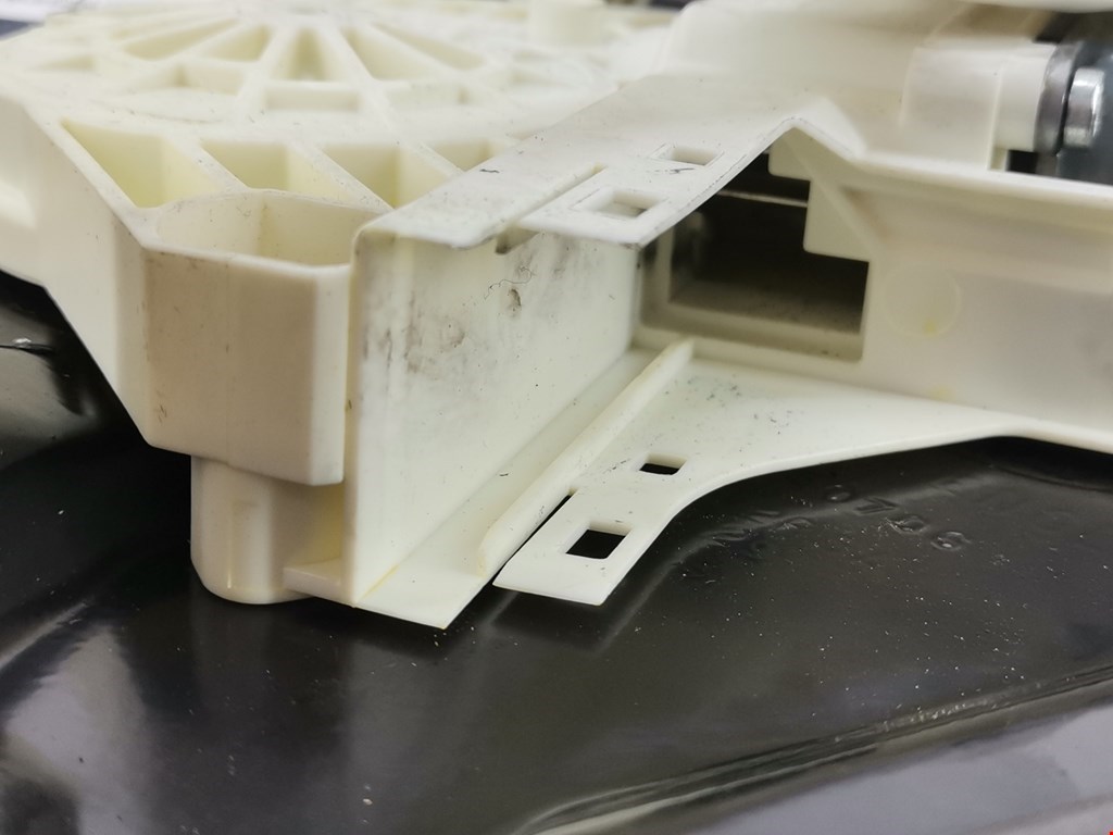 Стеклоподъемник задний правый LAND ROVER Range Rover Sport 2005-2013