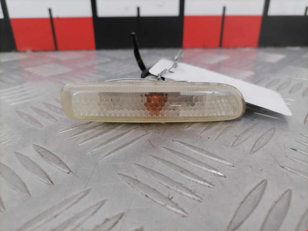 Повторитель указателя поворота левый BMW 3-Series (E46) (1998-2007)