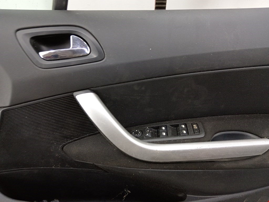 Дверь передняя правая PEUGEOT 308 2007-2015
