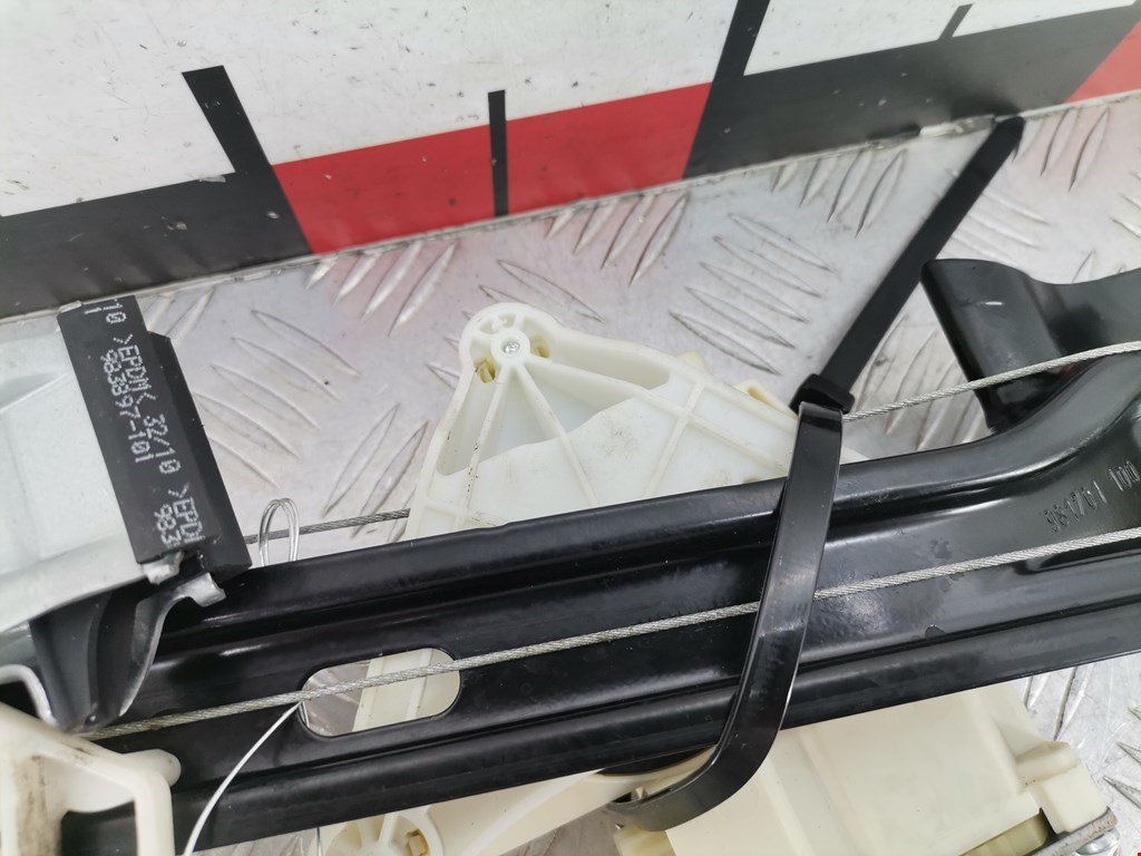 Стеклоподъемник задний левый MERCEDES-BENZ C-Class C-klasse W204 2007-2015