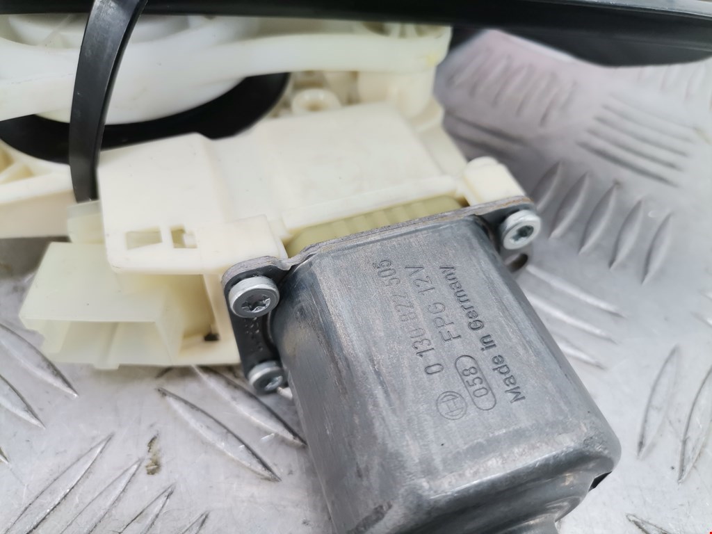 Стеклоподъемник задний левый MERCEDES-BENZ C-Class C-klasse W204 2007-2015