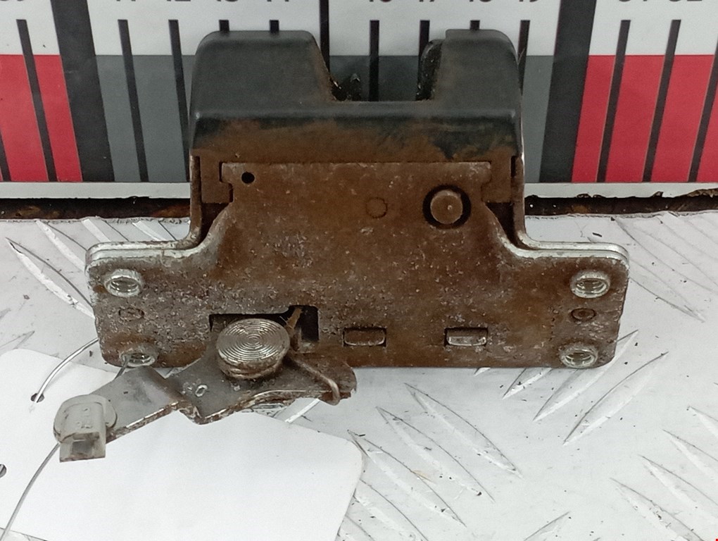 Замок багажника (крышки двери) OPEL Meriva A 2003-2010