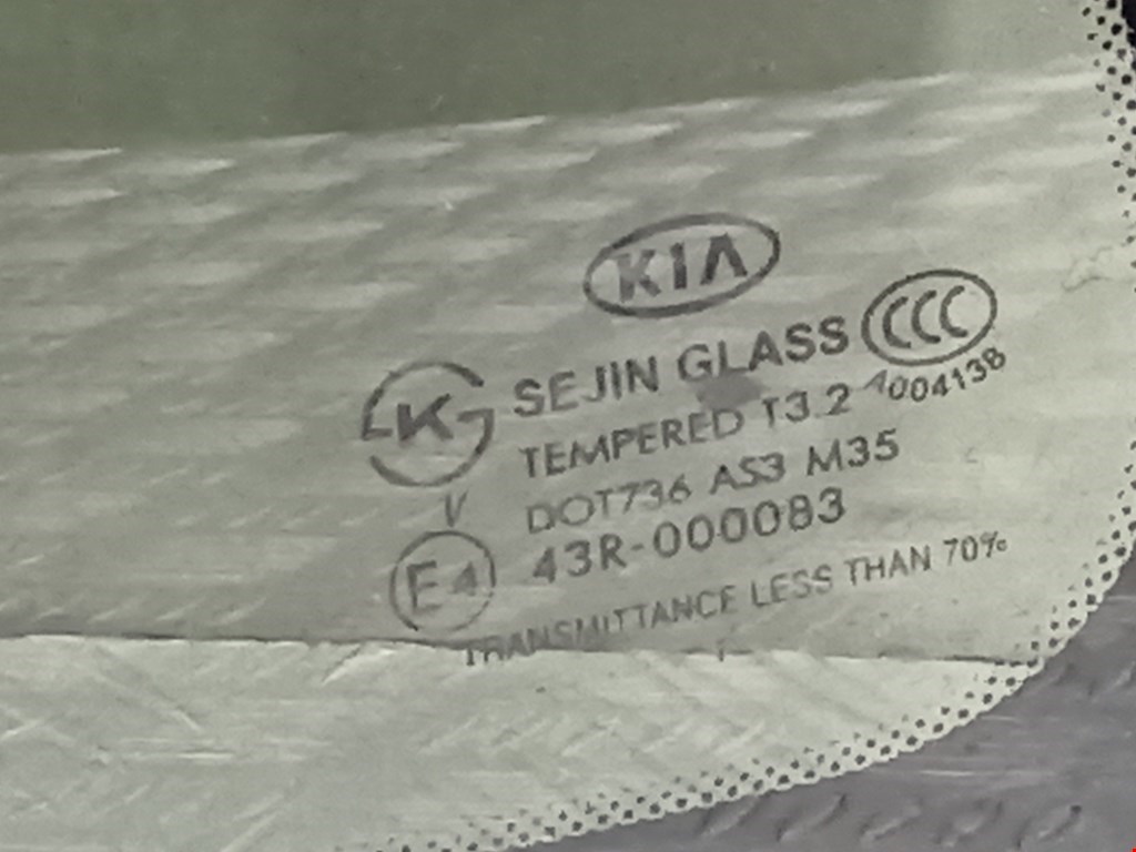 Стекло кузовное глухое левое KIA Carens 2006-2012