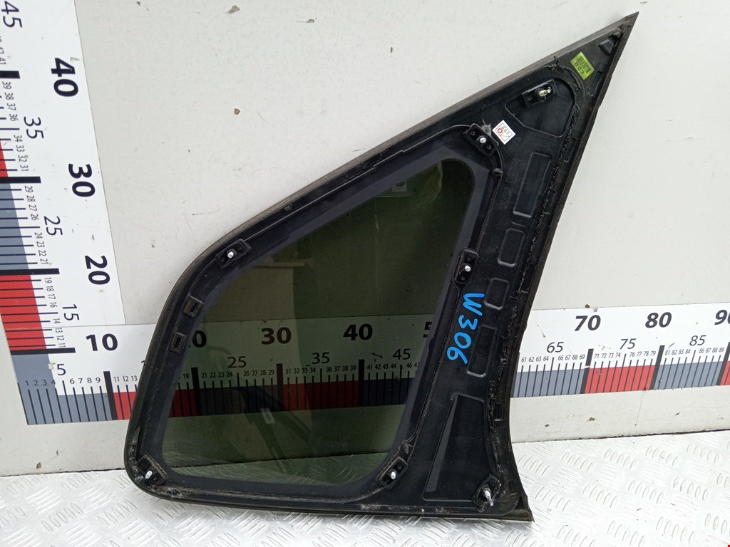 Стекло кузовное глухое левое KIA Carens 2006-2012