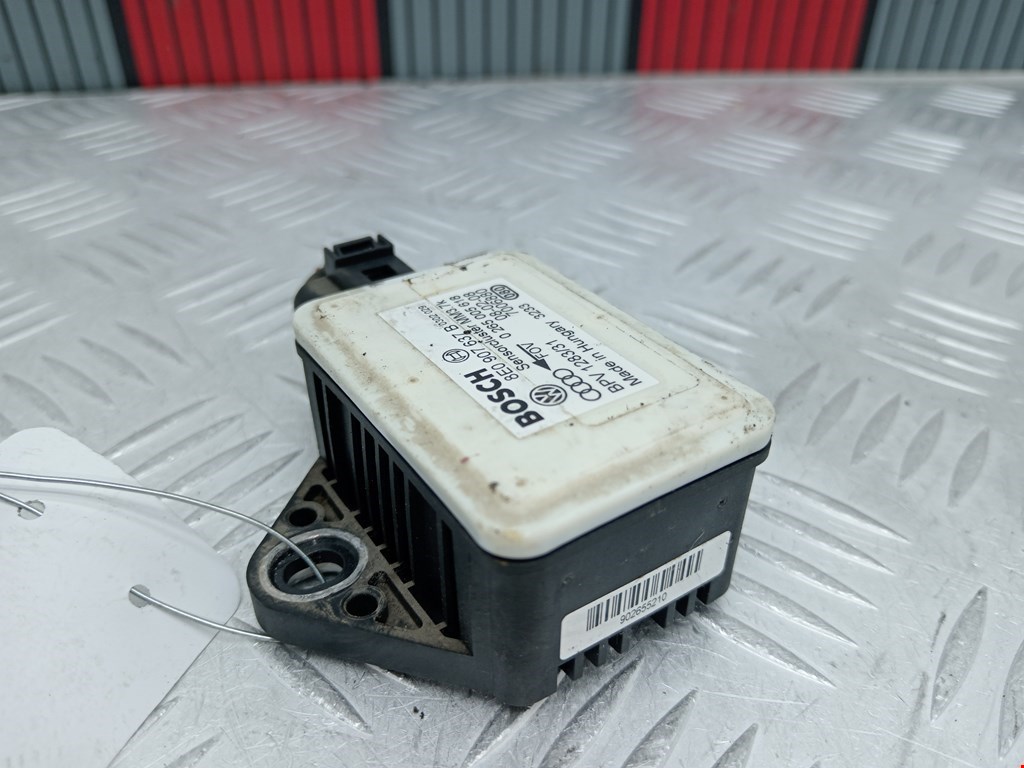 Датчик ускорения (курсовой устойчивости уровня оборотов) Audi A4 B7 (2004-2009)