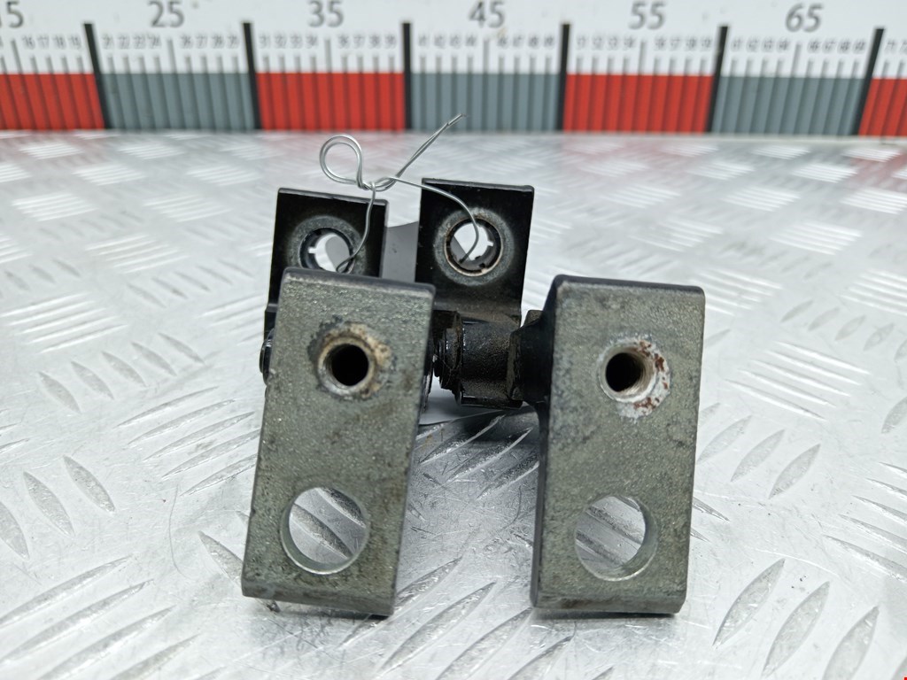 Петля двери передней правой Audi A5 8T (2007-2016)