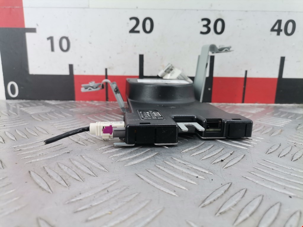 Усилитель антенны AUDI A3 8P 2003-2013