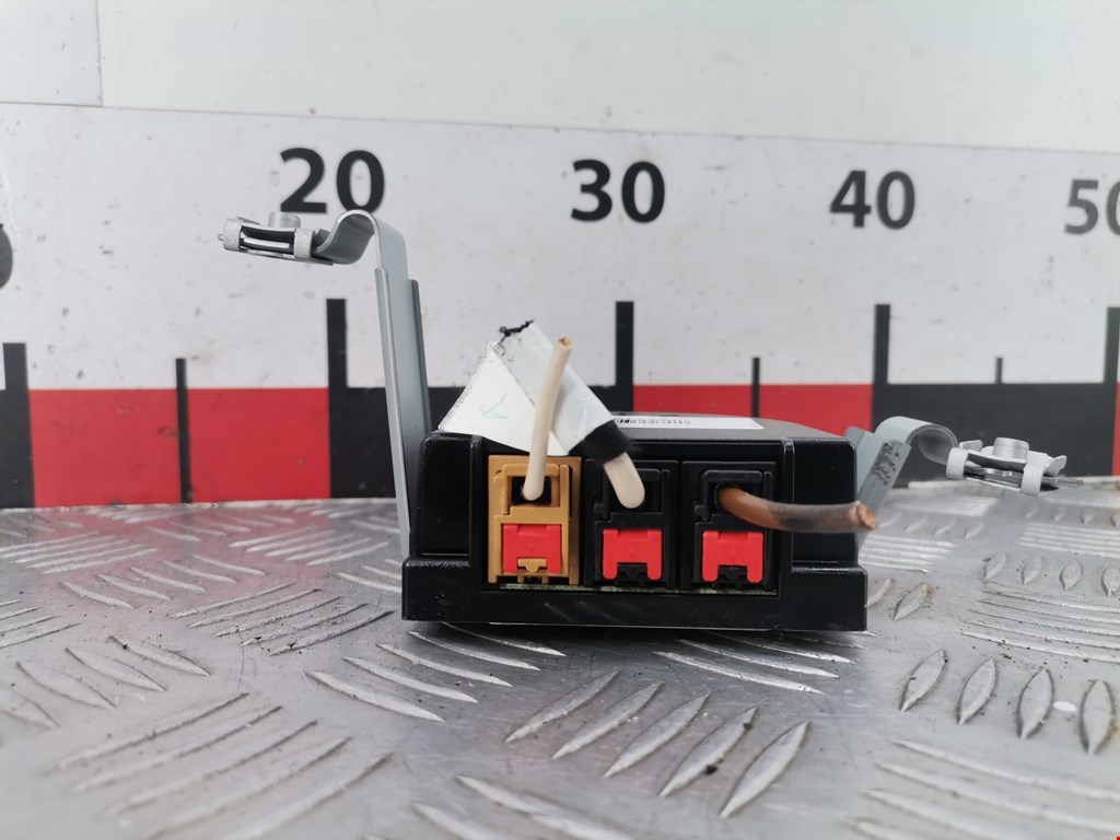 Усилитель антенны AUDI A3 8P 2003-2013