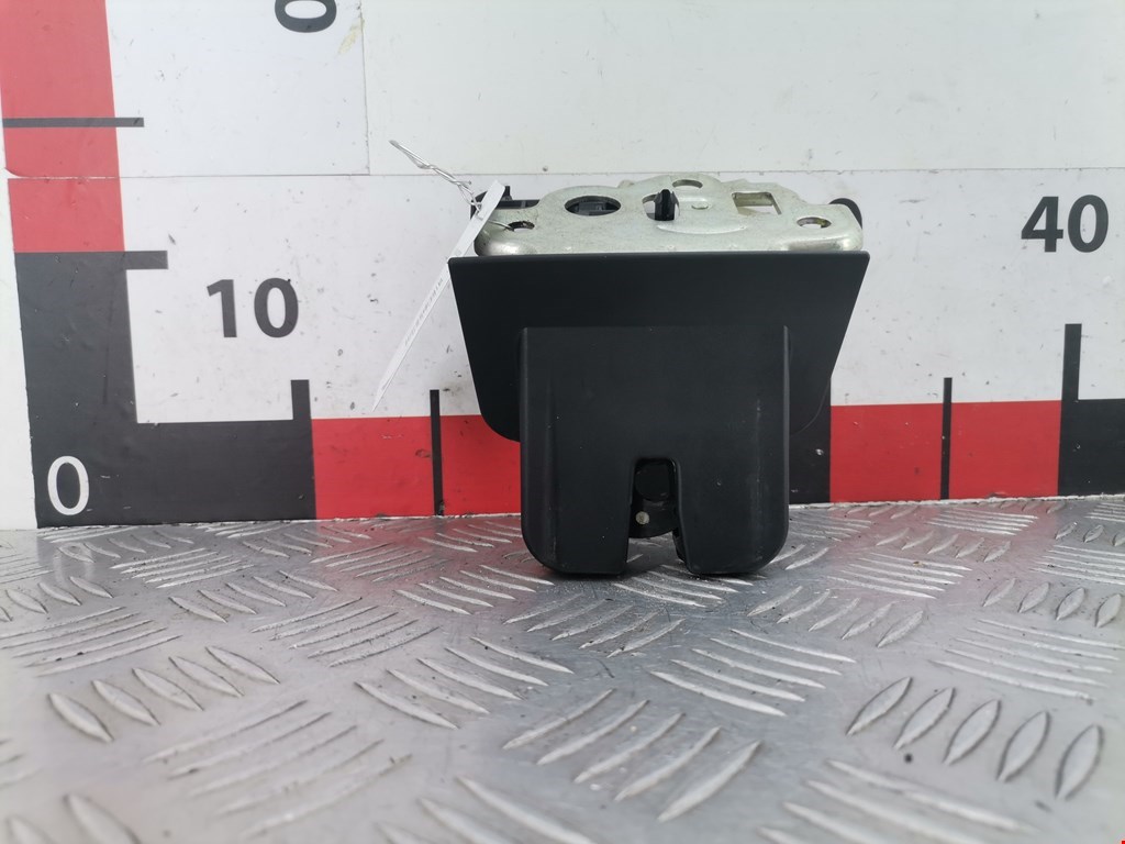 Замок багажника (крышки двери) AUDI A3 8P 2003-2013