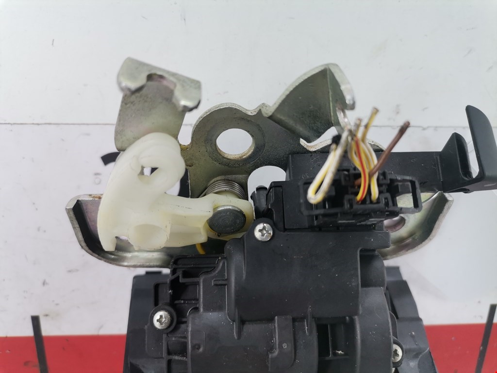 Замок багажника (крышки двери) AUDI A3 8P 2003-2013