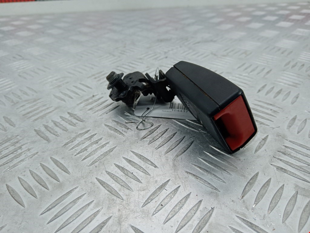 Замок ремня безопасности (преднатяжитель ремня безопасности) Audi A5 8T (2007-2016)