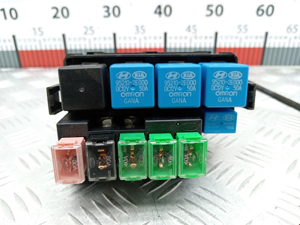 Датчик уровня в бачок омывателя KIA Carens 2006-2012