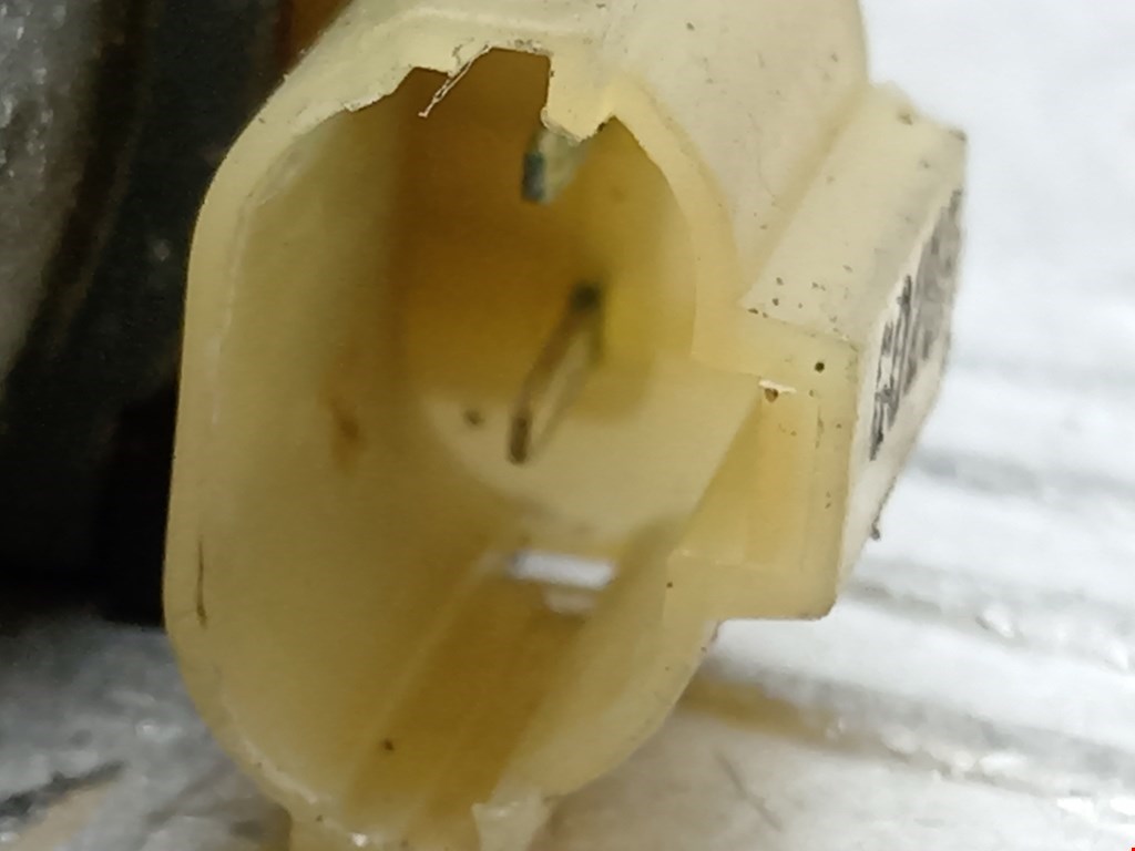 Моторчик (двигатель) стеклоподъемника KIA Carens 2006-2012