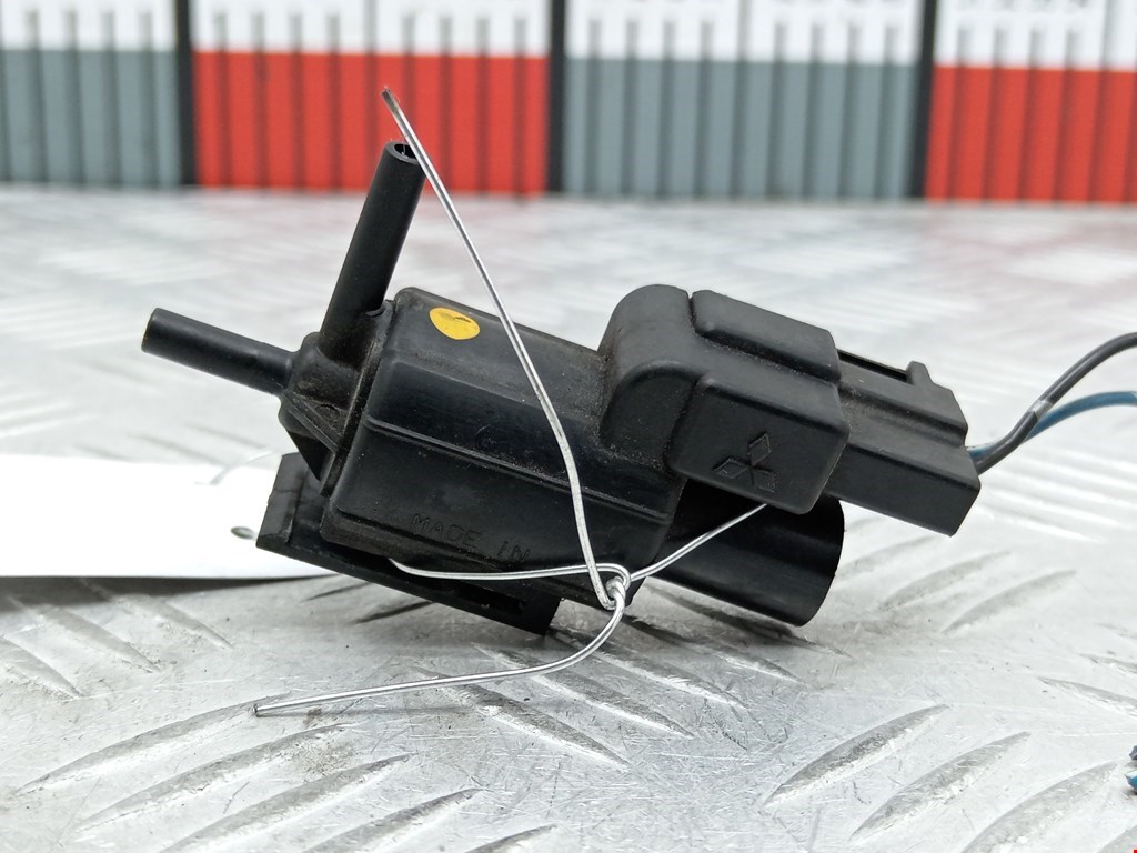 Клапан воздушного фильтра Mitsubishi Pajero Sport 1 (1998-2008)