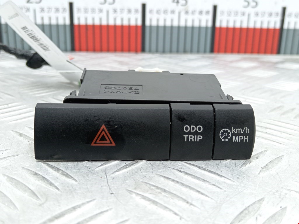 Кнопка аварийной сигнализации (аварийки) TOYOTA Prius II XW20 2003-2012