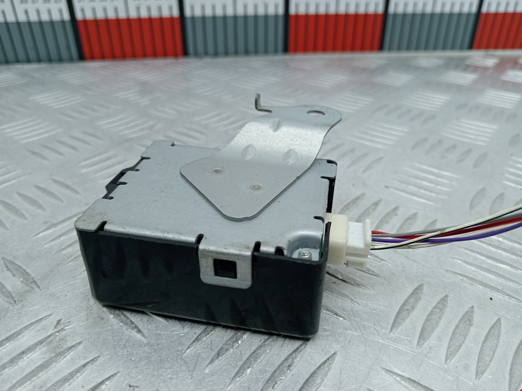 Блок управления центральным замком TOYOTA Prius II XW20 2003-2012