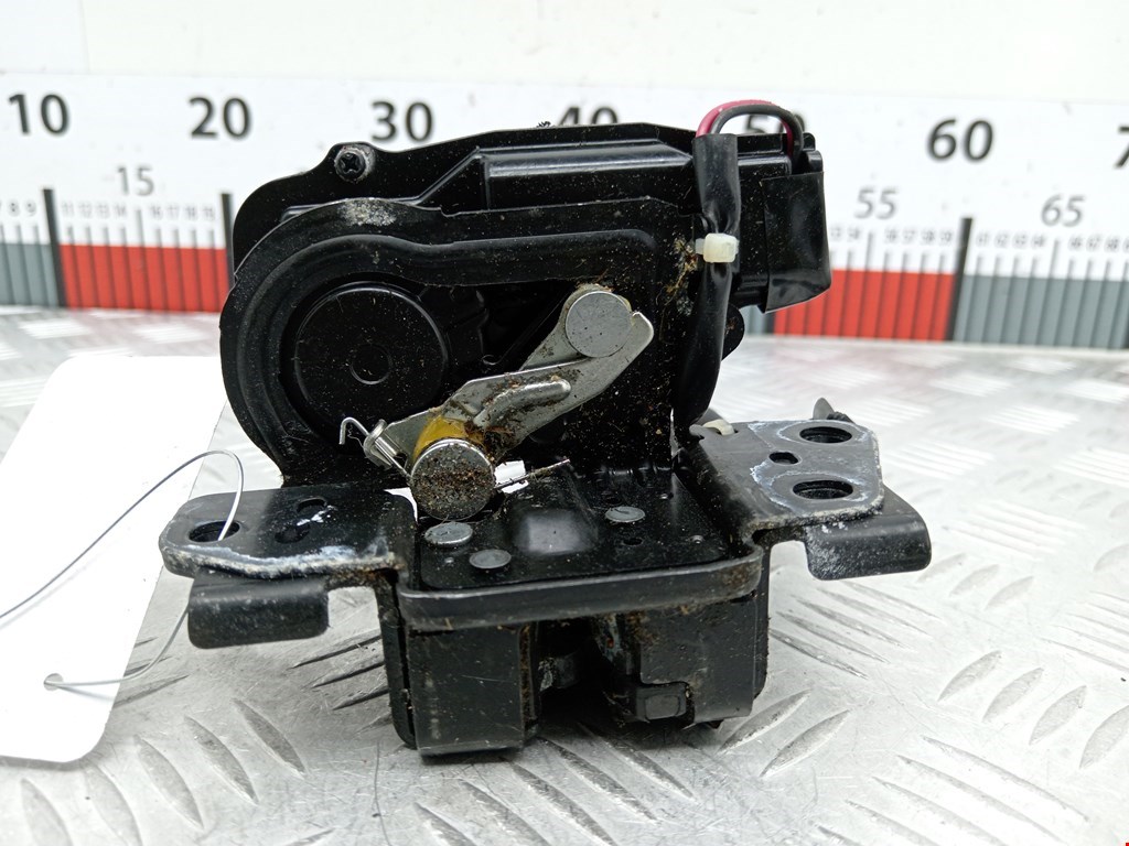 Замок крышки багажника Toyota Prius 2 (XW20) (2003-2009)