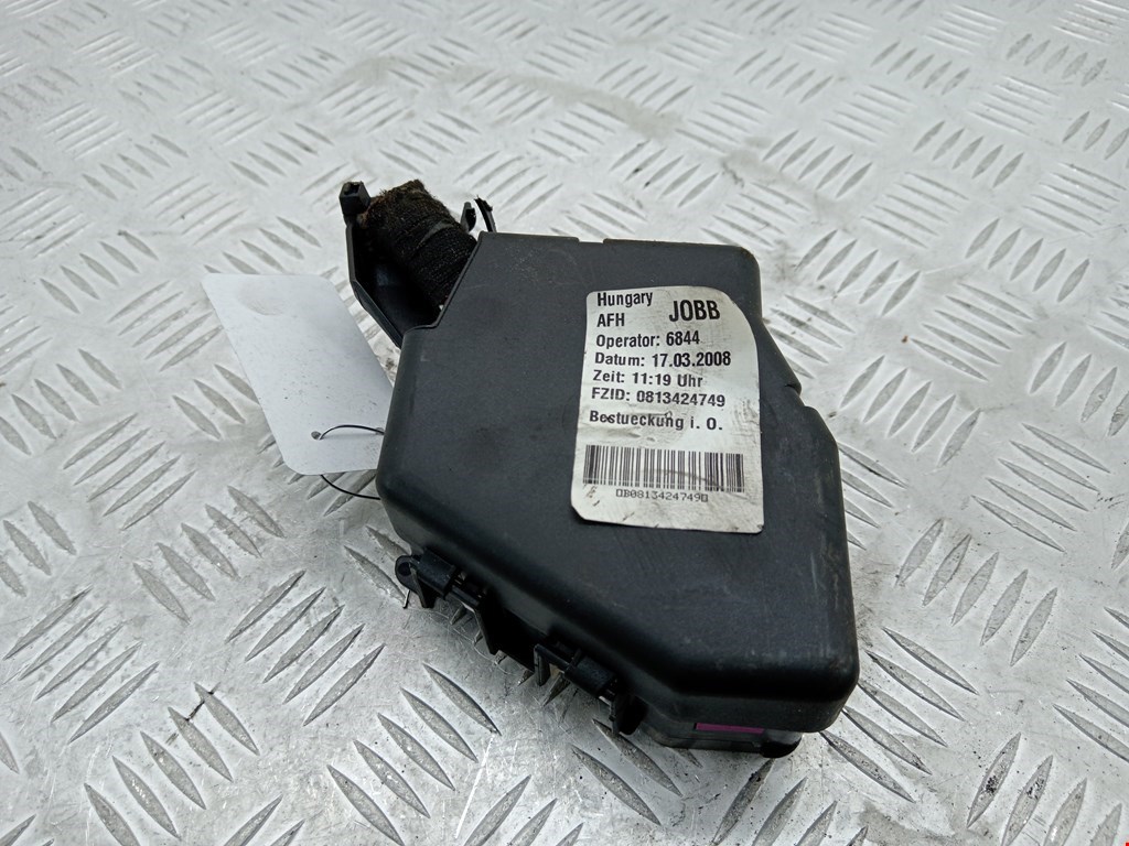 Датчик уровня в бачок омывателя AUDI A6 C6 2004-2010