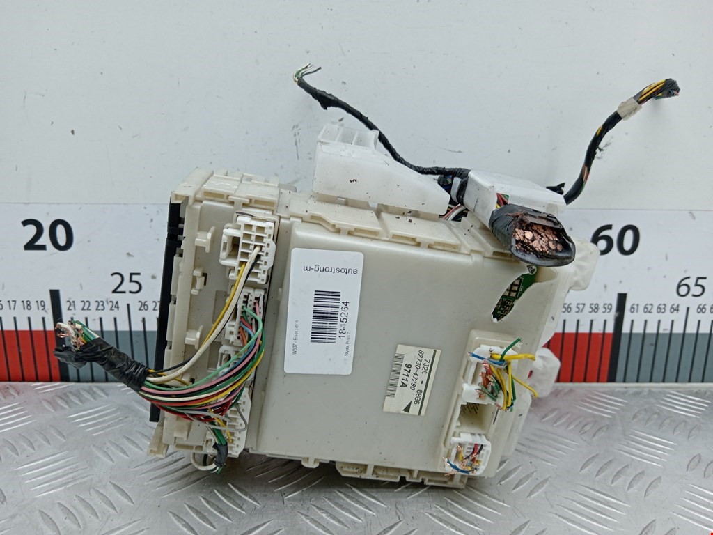 Блок реле TOYOTA Prius II XW20 2003-2012