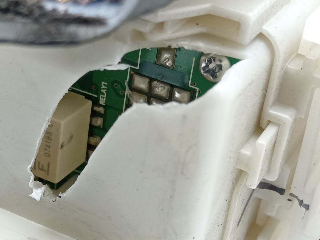 Блок реле TOYOTA Prius II XW20 2003-2012