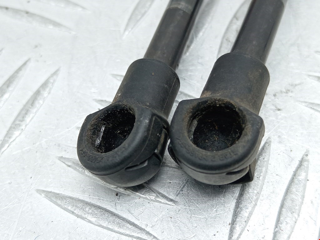 Амортизатор крышки (двери) багажника TOYOTA Prius II XW20 2003-2012