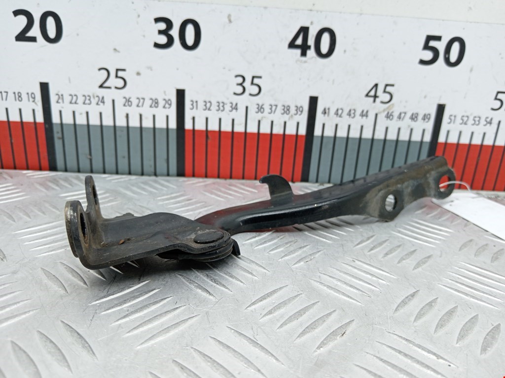 Петля капота левая/правая TOYOTA Prius II XW20 2003-2012