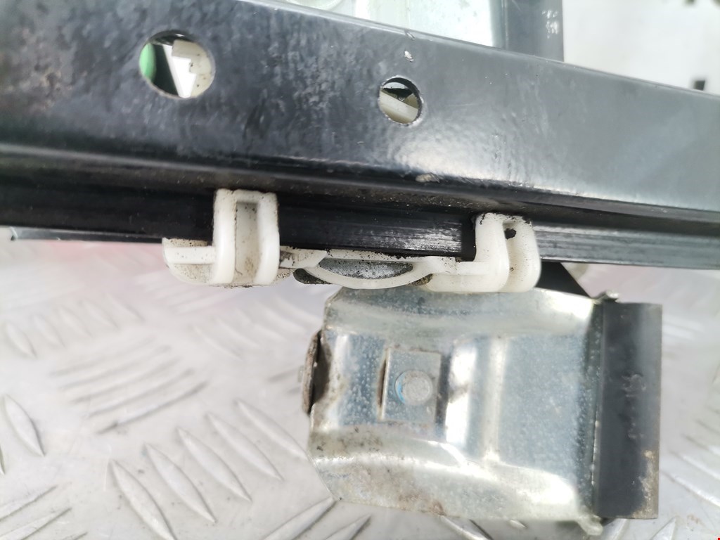 Стеклоподъемник задний правый SEAT Alhambra 1996-2010