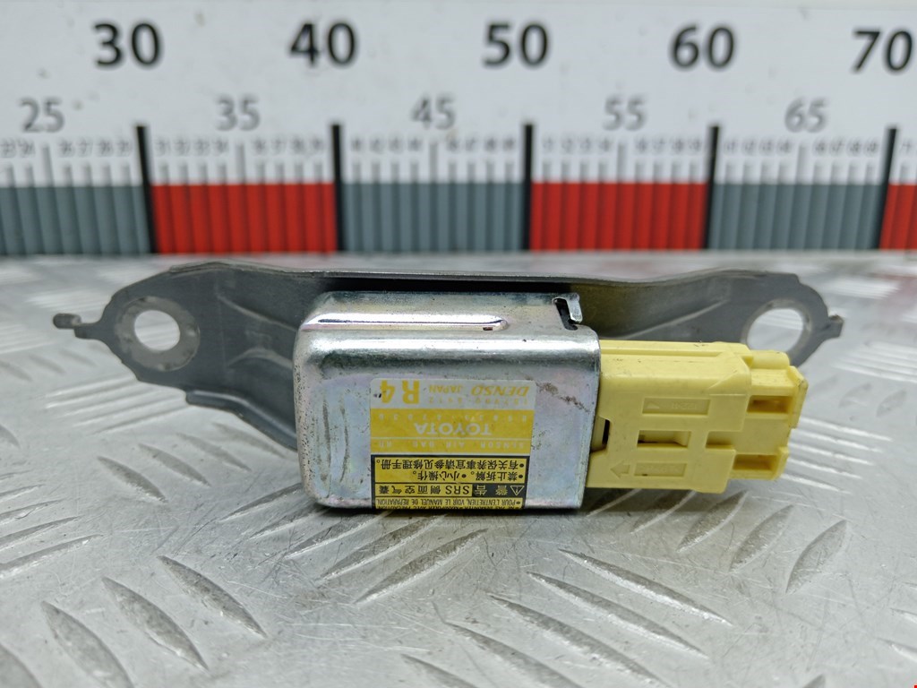 Датчик AIR BAG (подушек безопасности) TOYOTA Prius II XW20 2003-2012