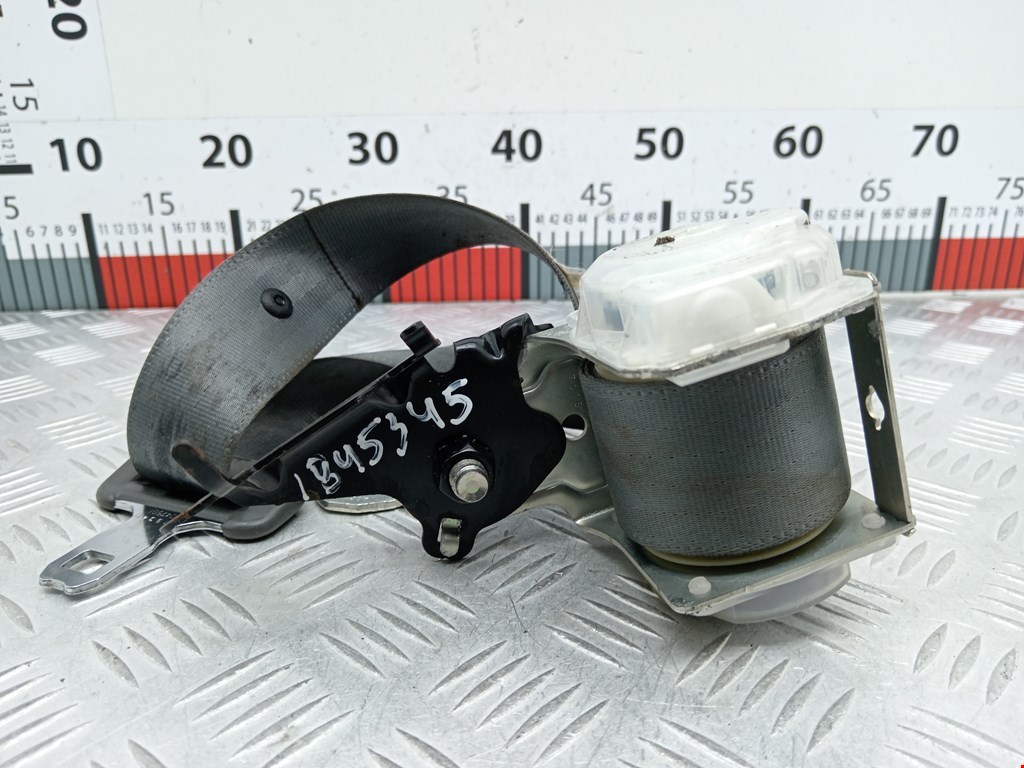 Ремень безопасности задний правый TOYOTA Prius II XW20 2003-2012