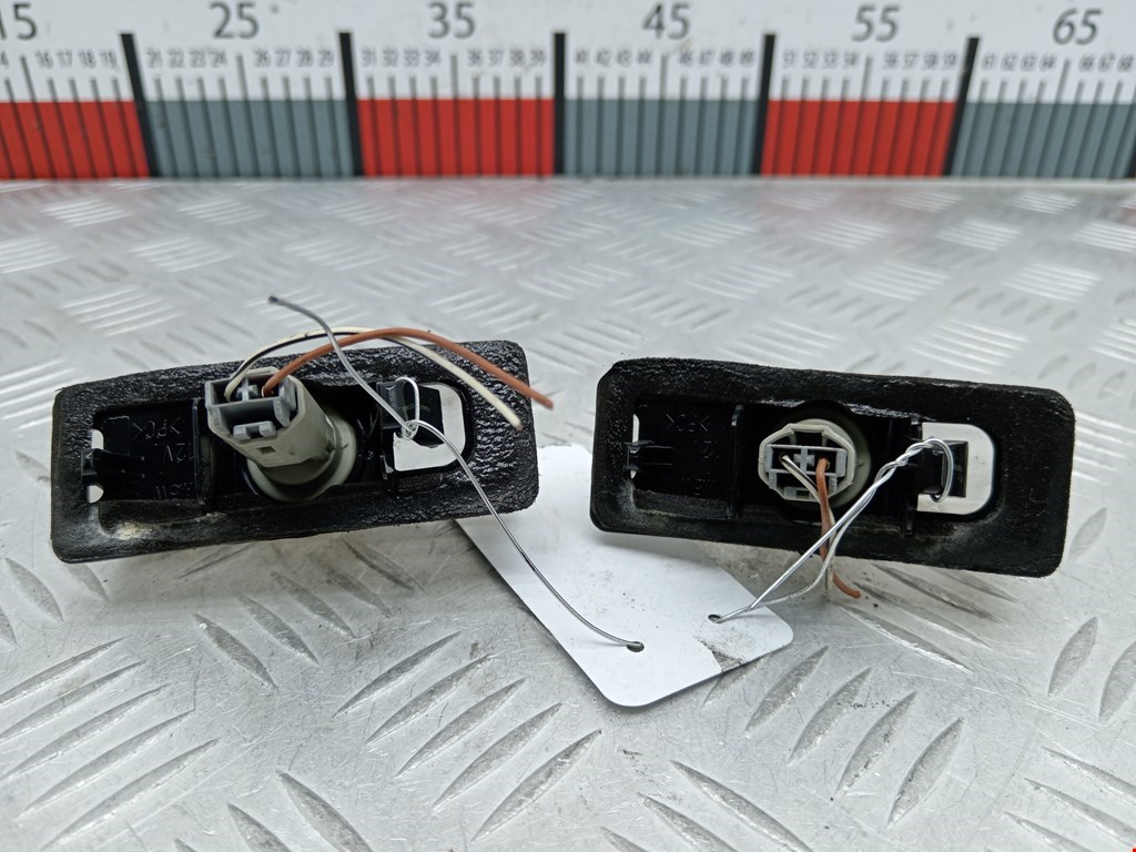 Фонарь подсветки номера TOYOTA Prius II XW20 2003-2012