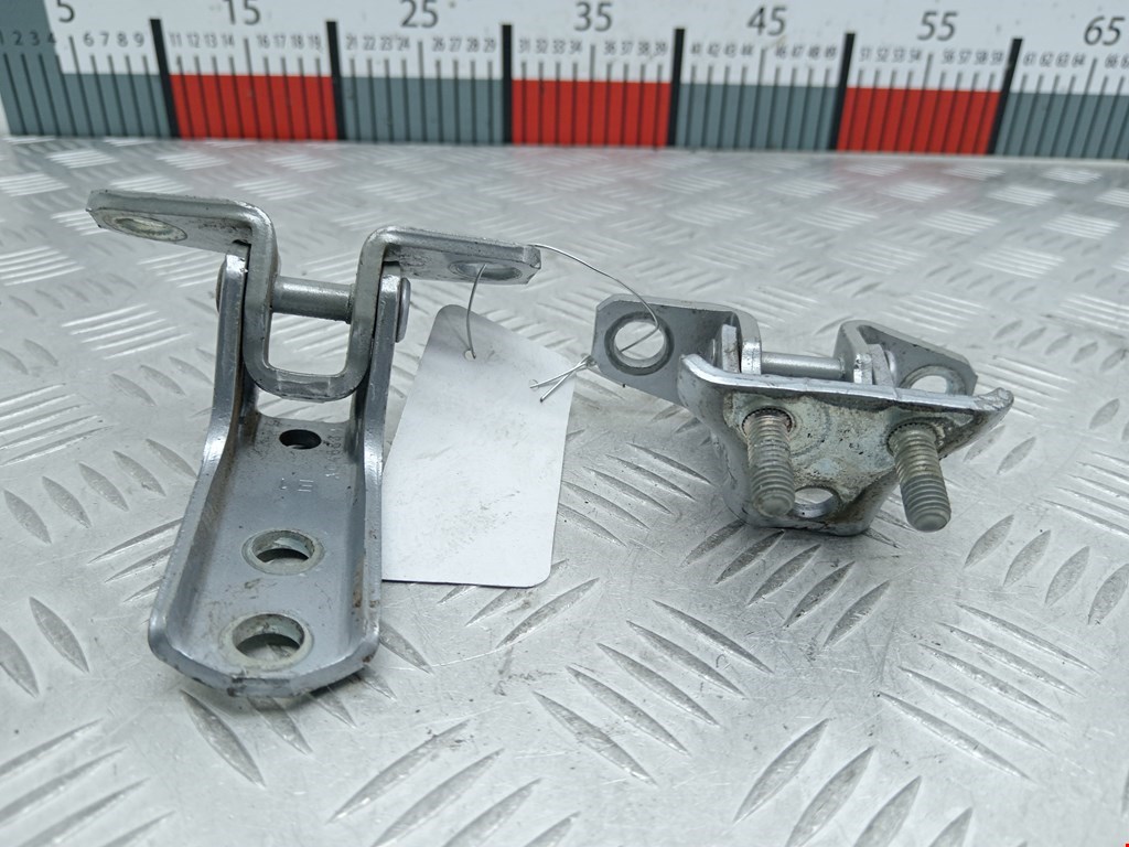 Петля двери задней правой Mitsubishi Outlander 3 (2012-2023)