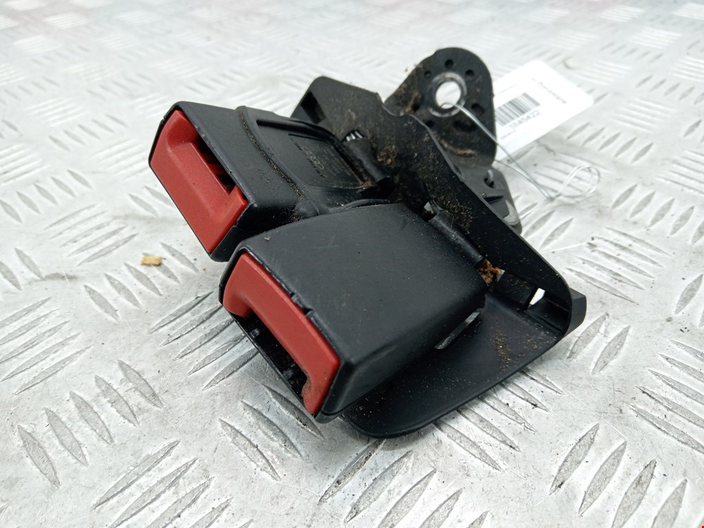 Замок ремня безопасности (преднатяжитель ремня безопасности) Audi A6 C6 (2004-2011)